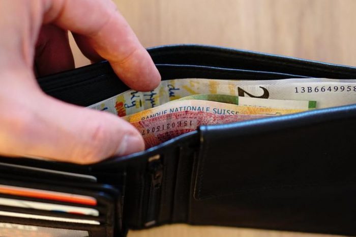 50 symbolic meanings of dreaming about a clean wallet