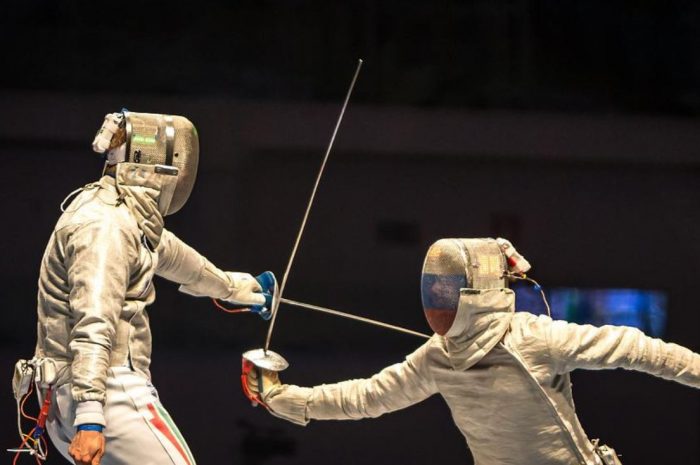 16 Symbolic Meanings of Dreaming About Fencing