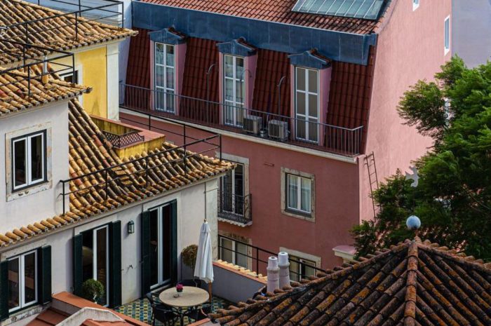 17 Symbolic Meanings of Dreaming About Your Neighbor