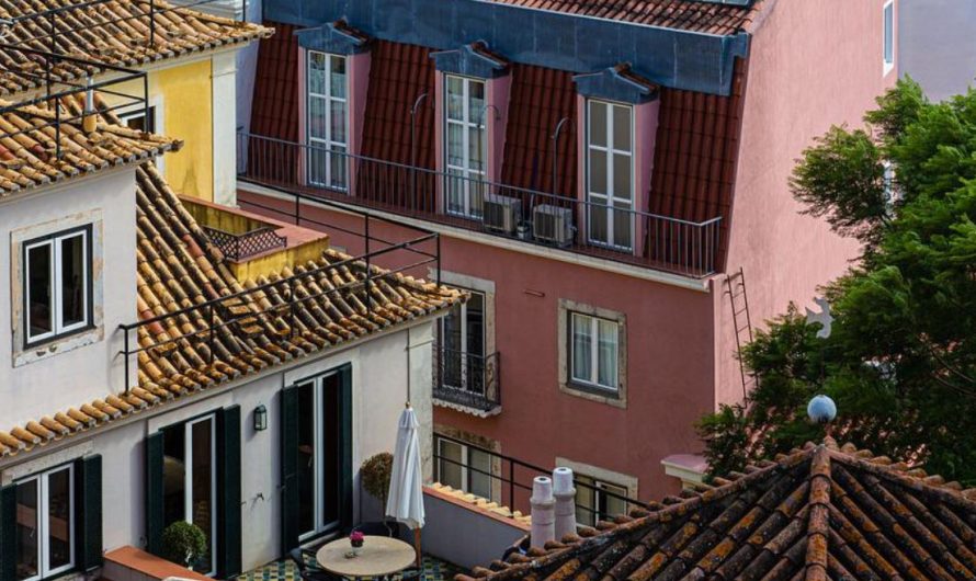 17 Symbolic Meanings of Dreaming About Your Neighbor