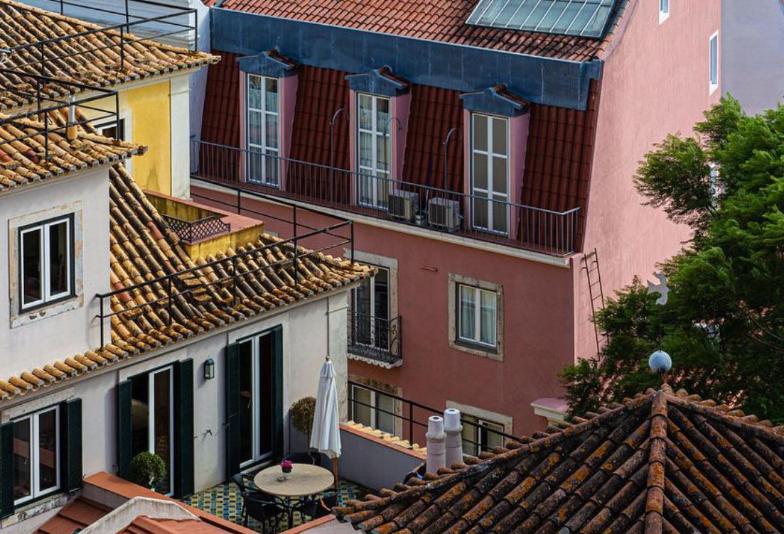 17 Symbolic Meanings of Dreaming About Your Neighbor