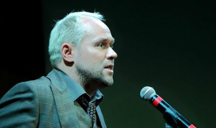 12 Symbolic Meanings of Dreaming About Speech