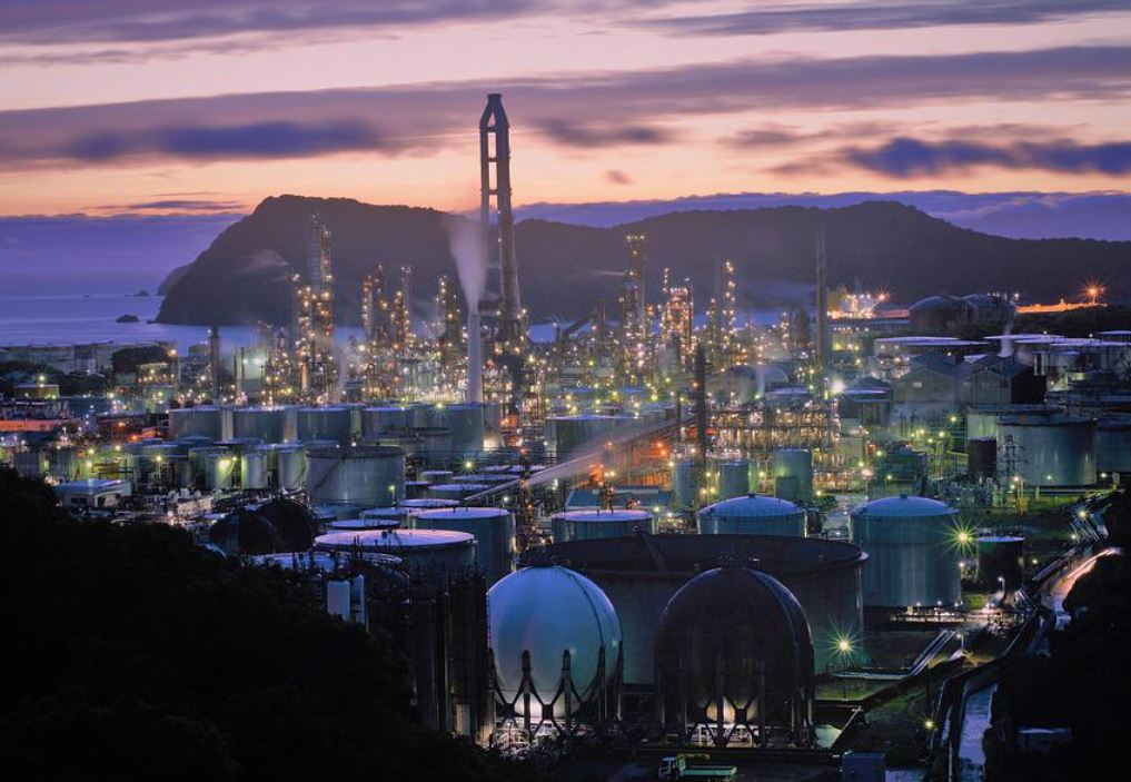 17 Symbolic Meanings of Dreaming About Factories