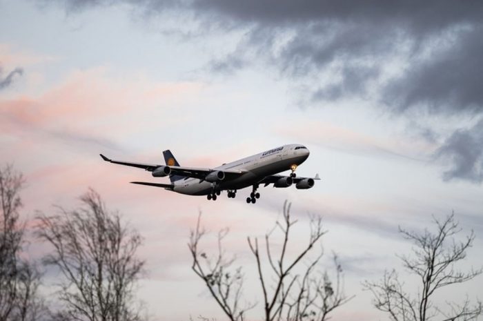 15 Symbolic Meanings of Dreaming About Airplanes