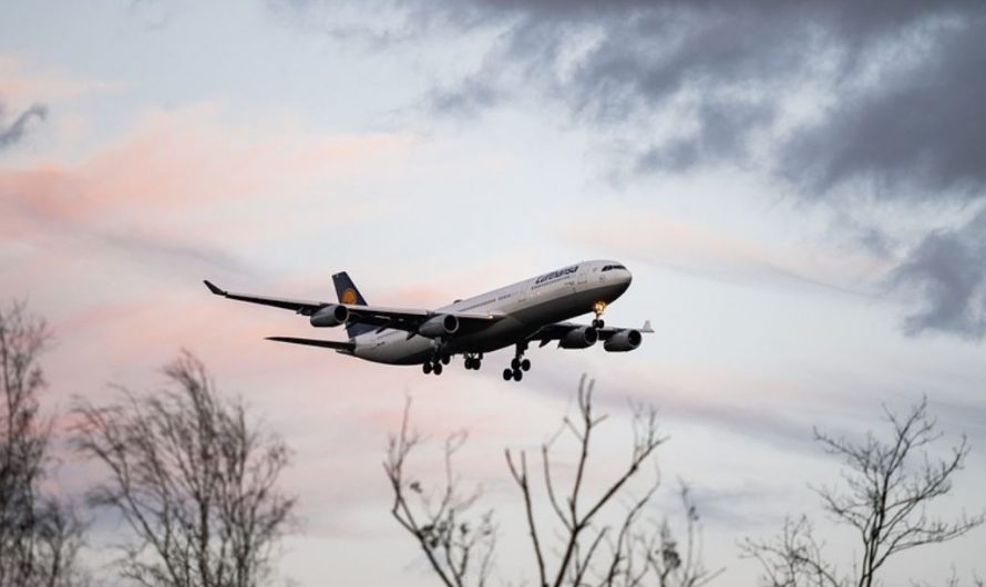 15 Symbolic Meanings of Dreaming About Airplanes