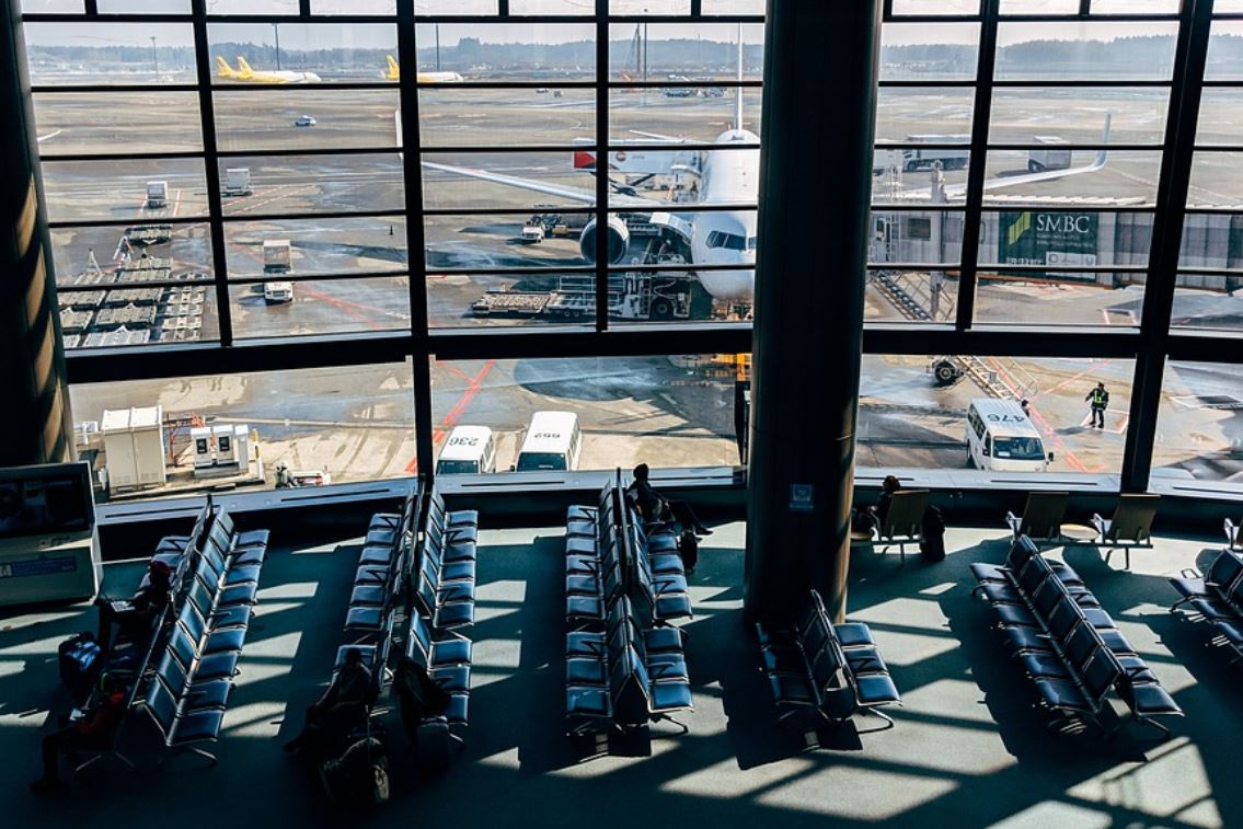 14 Symbolic Meanings of Dreaming About Airports