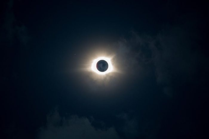 15 Symbolic Meanings of Dreaming of a Lunar Eclipse