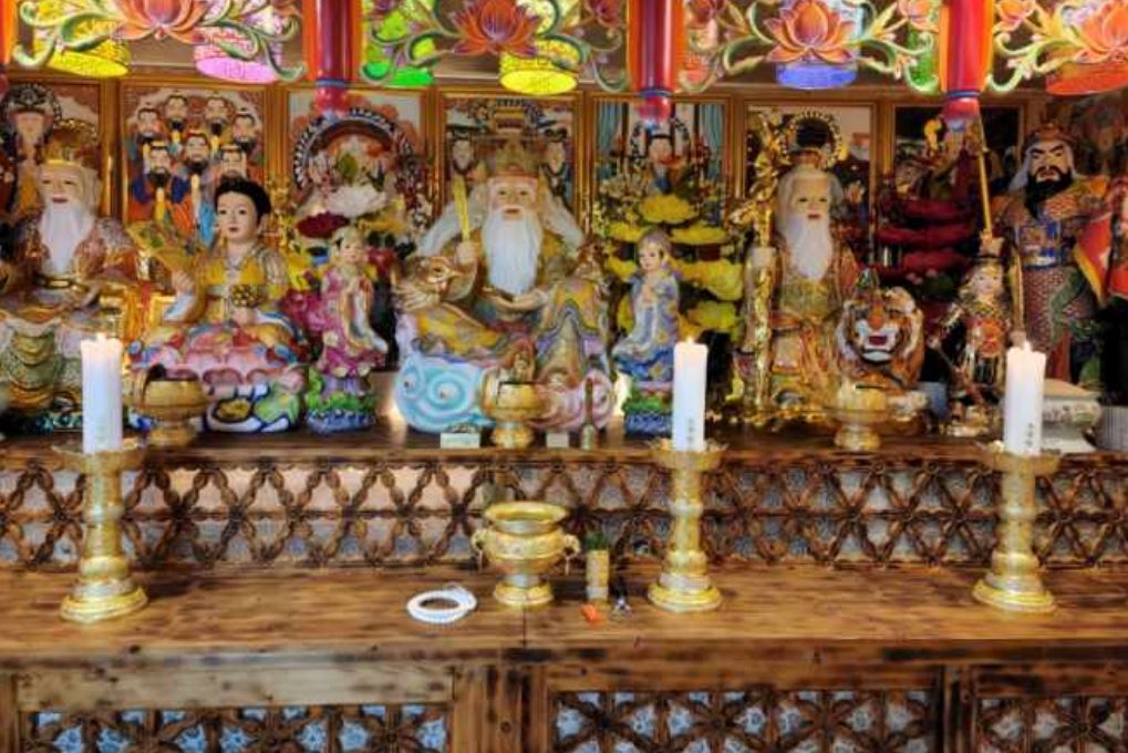 9 symbolic meanings of dreaming about a shaman