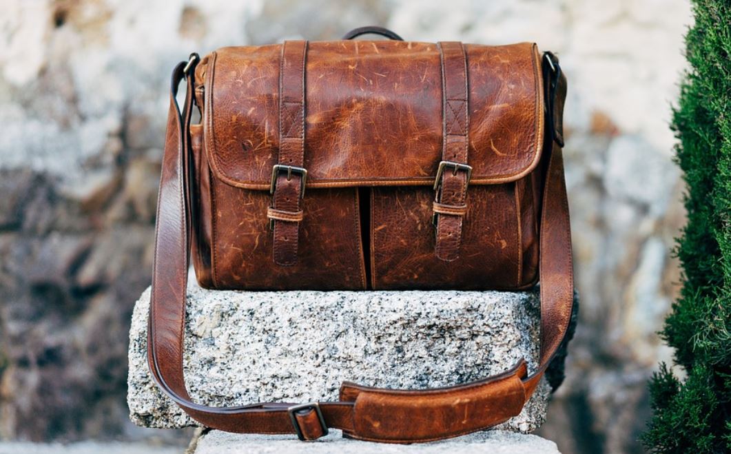 28 symbolic meanings of dreaming about a bag