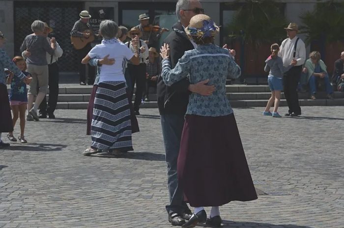 7 symbolic meanings of dreaming about attending a dance party