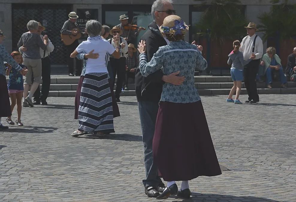 7 symbolic meanings of dreaming about attending a dance party