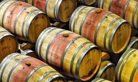 22 symbolic meanings of dreaming about a full bucket