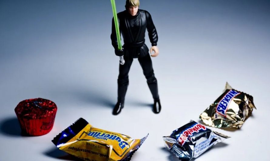 15 symbolic meanings of dream about surrounding someone