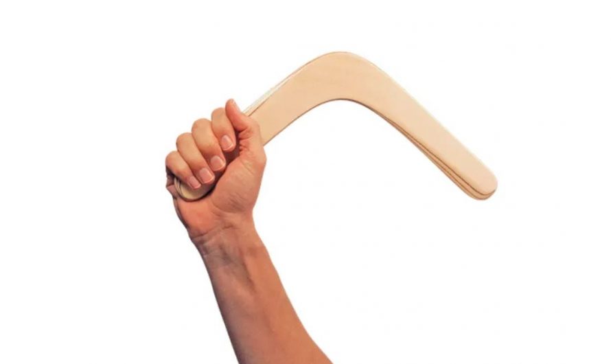 13 Symbolic Meanings of Dreaming of a Boomerang