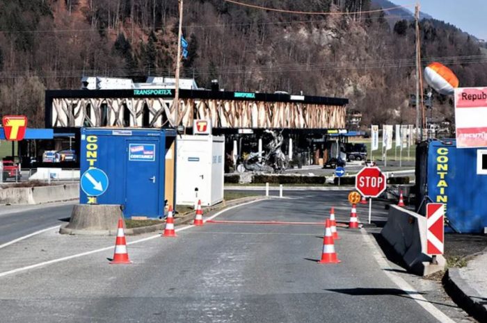 13 Symbolic Meanings of Dreaming About the Border