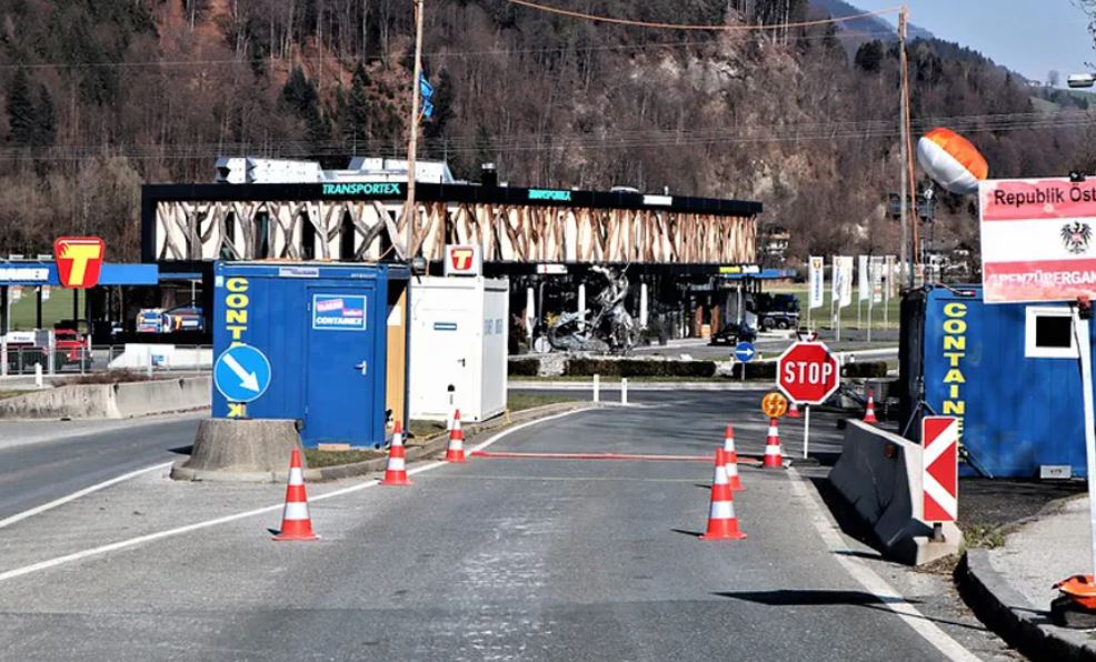 13 Symbolic Meanings of Dreaming About the Border