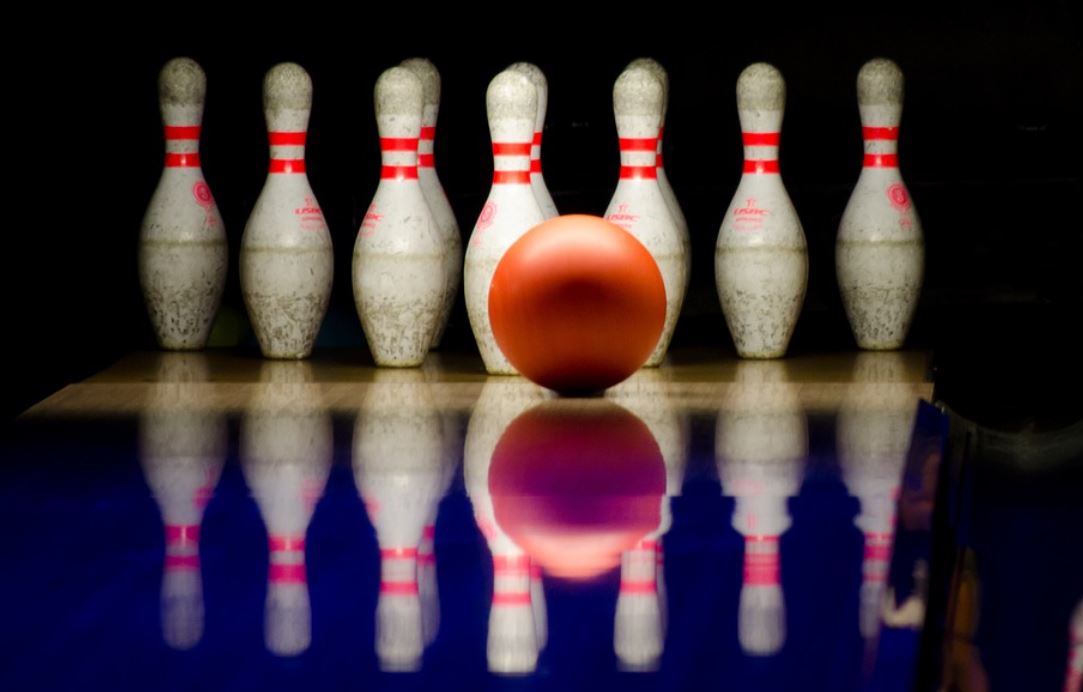 18 Symbolic Meanings of Dreaming About Bowling