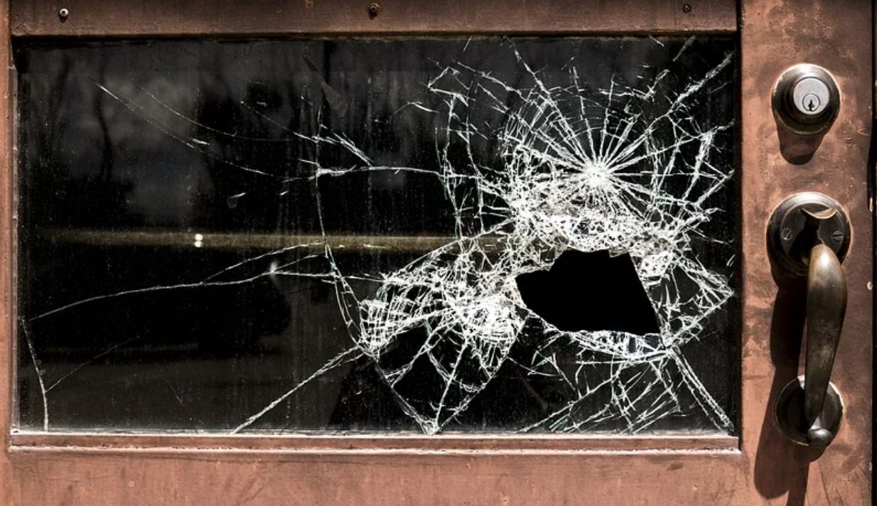 17 symbolic meanings of dreaming about breaking stones