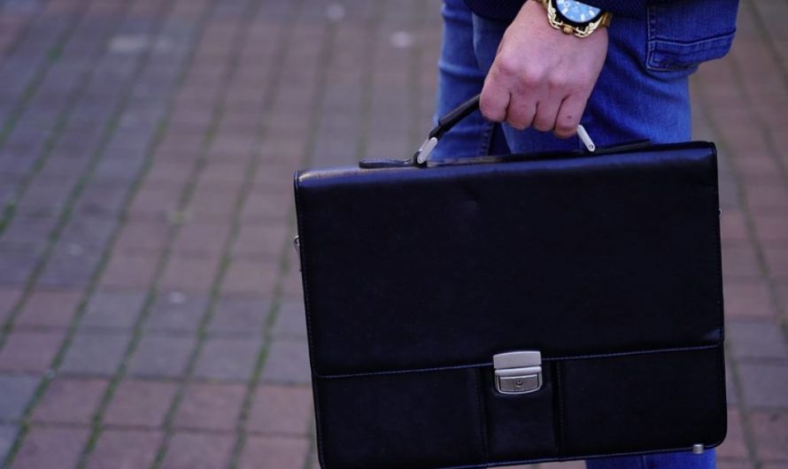17 Symbolic Meanings of Dreaming About a Briefcase