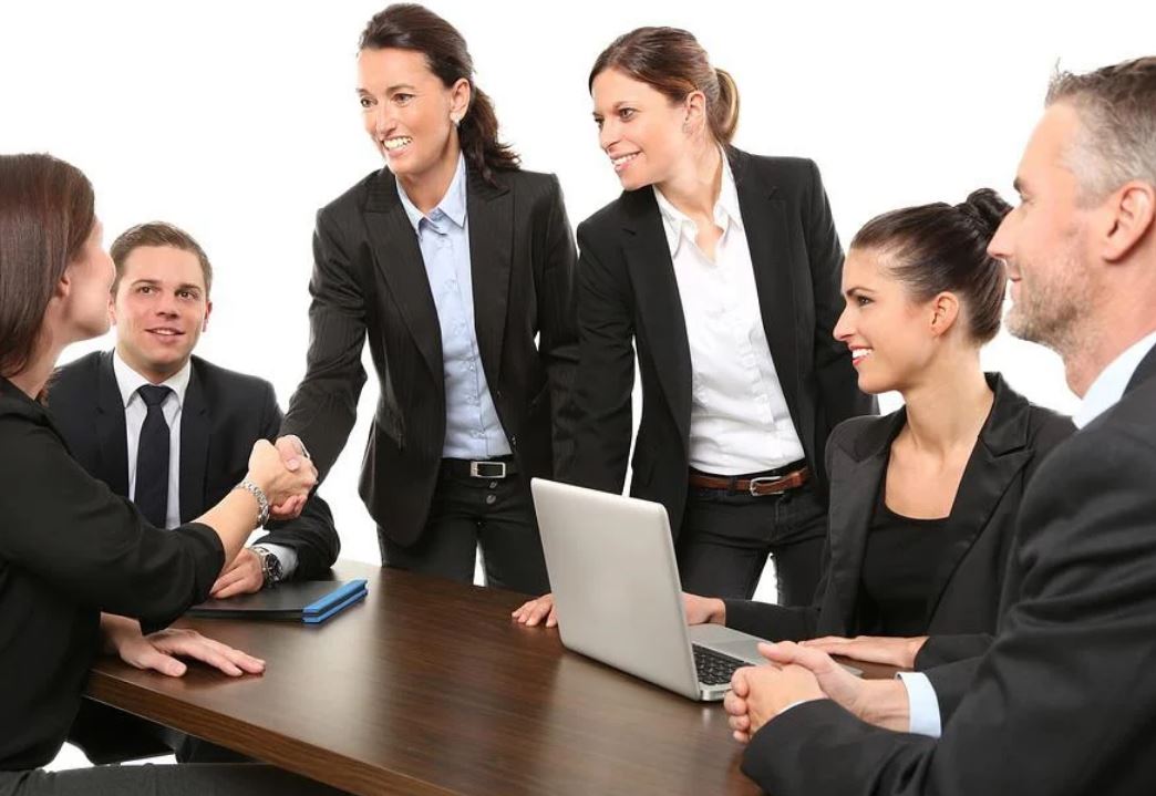 11 Symbolic Meanings of Dreams About Doing Business