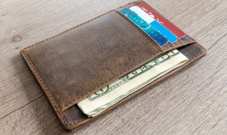 21 symbolic meanings of dreaming about wallets