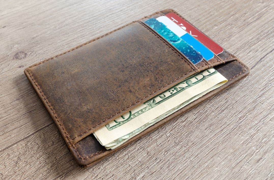 21 symbolic meanings of dreaming about wallets
