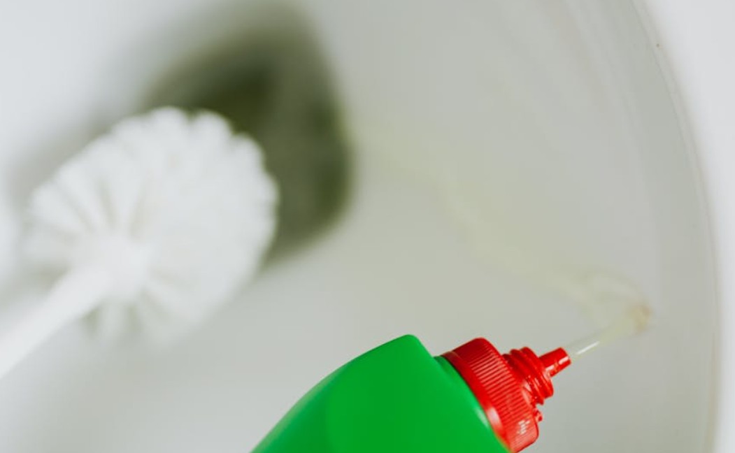 9 Symbolic Meanings of Dreaming of Defecation in the Toilet