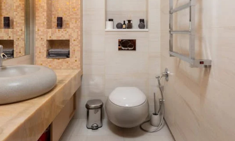 9 Symbolic Meanings of Dreaming About Overflowing Feces