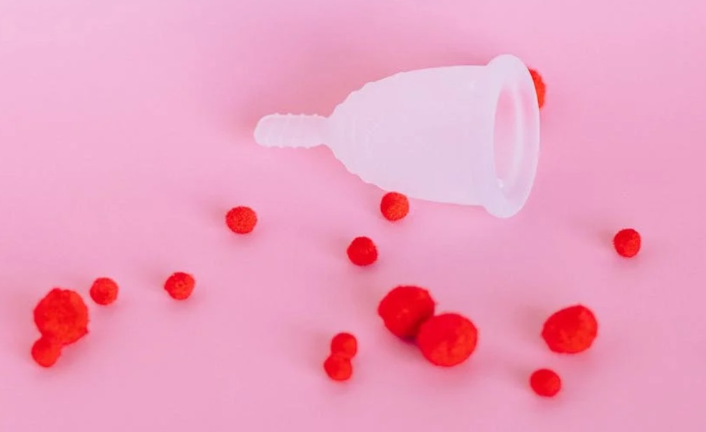 9 Symbolic Meanings of Dreaming About Hidden Menstruation