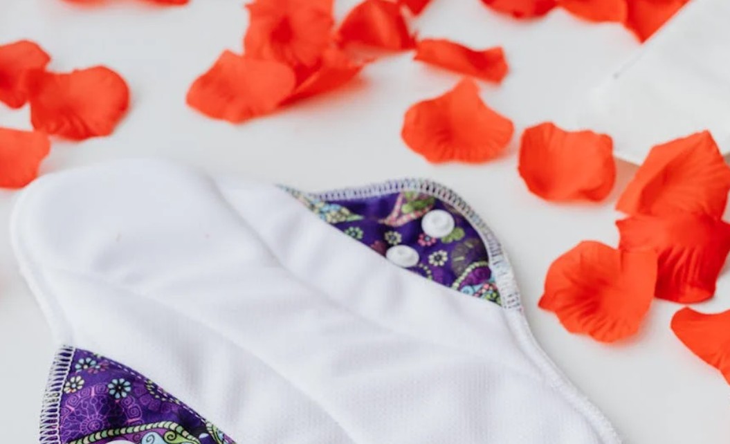 18 symbolic meanings of dreaming about menstrual blood staining clothes